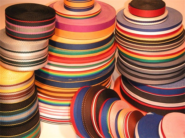 為什么丙綸長(cháng)絲制成的地毯受歡迎？